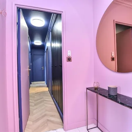 Luxury La Vie En Rose Jacuzzi Terrasse Parking Appartement Parijs